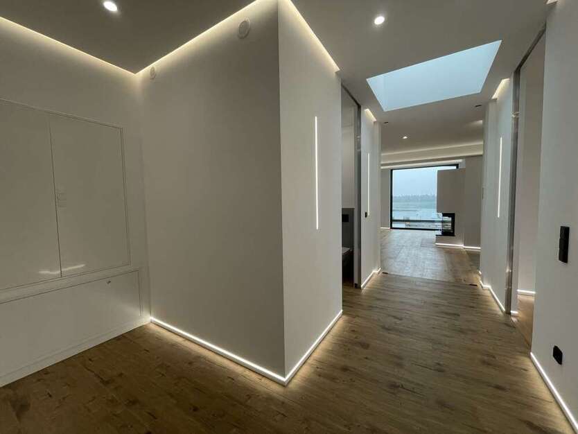 Mit dem Aufzug direkt in die TraumWohnung am Zwenkauer See!