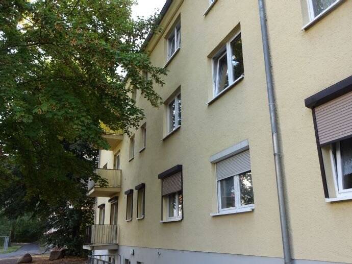 Schöne Wohnung mit Balkon in saniertem Wohnhaus in grüner Ruhiglage - Erdgeschoss 2 zimmer