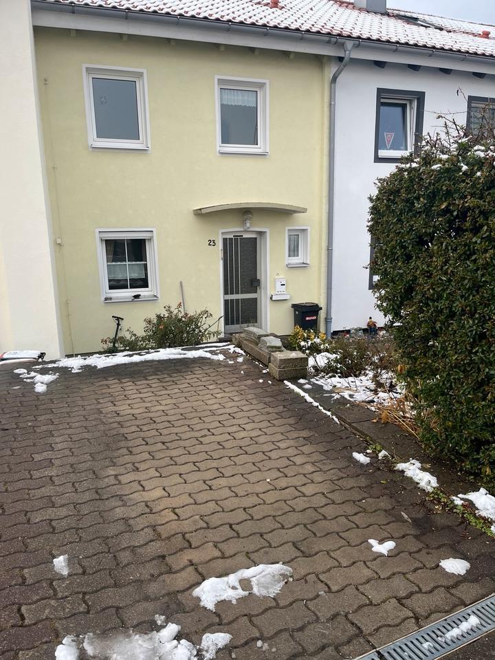 Reiheinmittelhaus ,Garten und Stellplatz zu vermieten