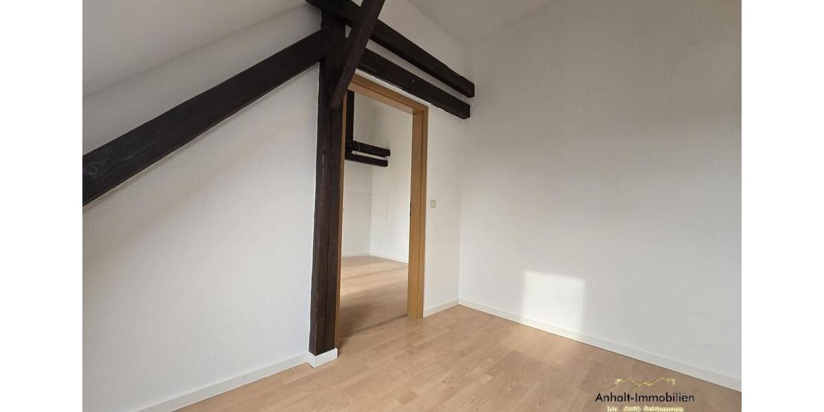 Dachgeschoßwohnung Bitterfeld-Wolfen Bitterfeld - 2 Zimmer, 37 m&sup2;, 296&euro; | Angebot:25851987