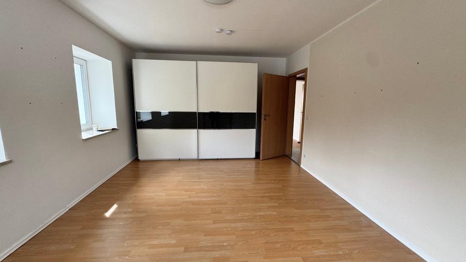 Hochparterre Berching - 3 Zimmer, 115 m&sup2;, 930&euro; | Angebot:26523225