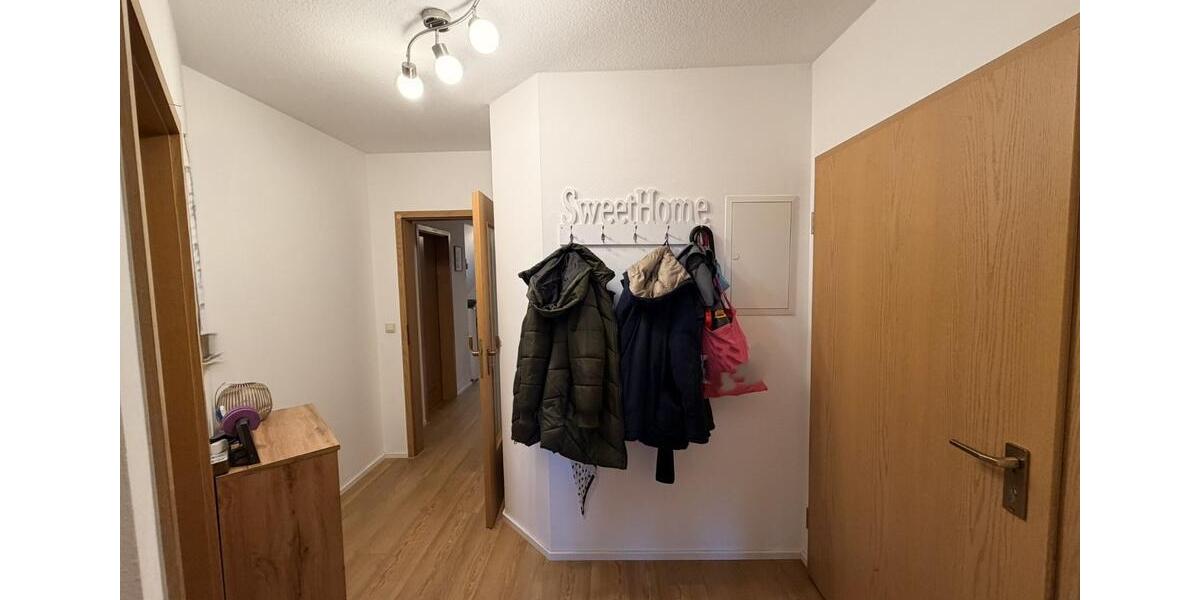 Dachgeschoßwohnung Heilsbronn - 3 Zimmer, 79 m&sup2;, 878&euro; | Angebot:24659526