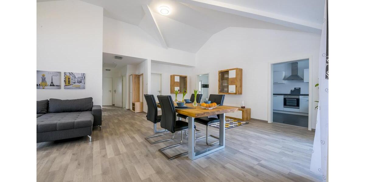 Dachgeschoßwohnung Baden-Baden Baden - 3 Zimmer, 140 m&sup2;, 2.600&euro; | Angebot:22138484