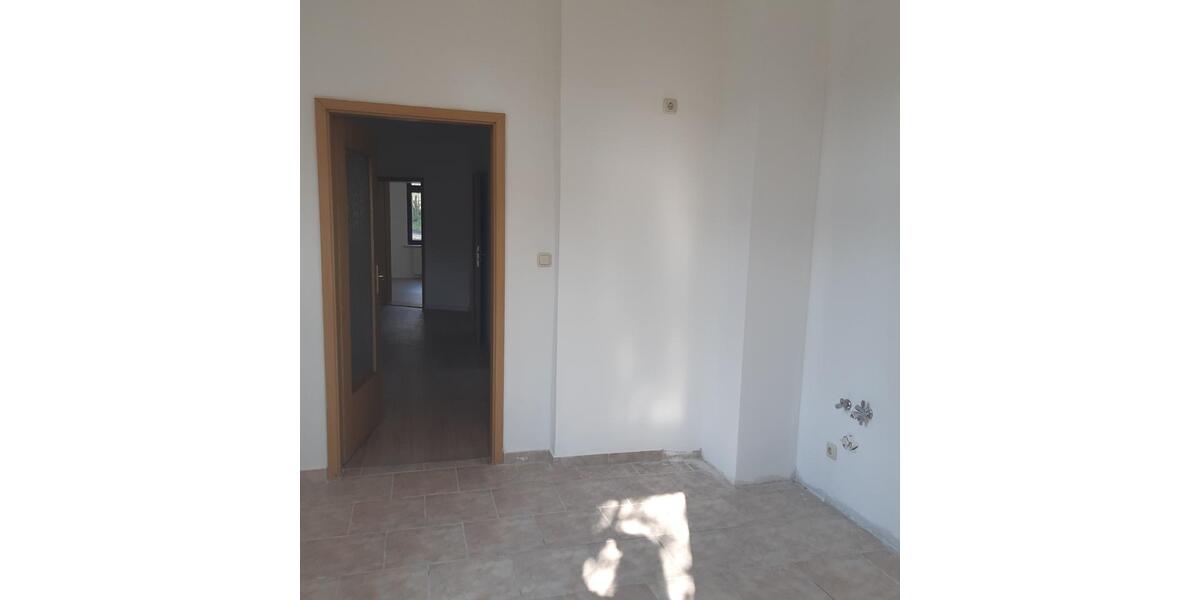 Erdgeschoßwohnung Plauen Bahnhofsvorstadt - 4 Zimmer, 110 m&sup2;, 605&euro; | Angebot:26533102