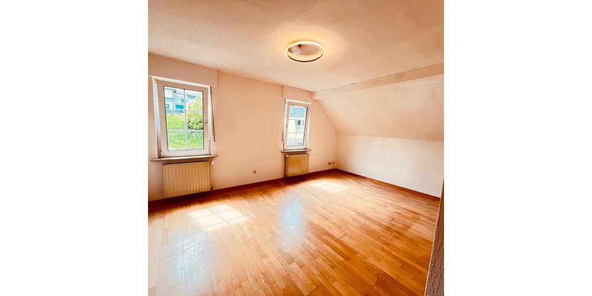 Dachgeschoßwohnung Finnentrop - 3 Zimmer, 80 m&sup2;, 600&euro; | Angebot:26611429