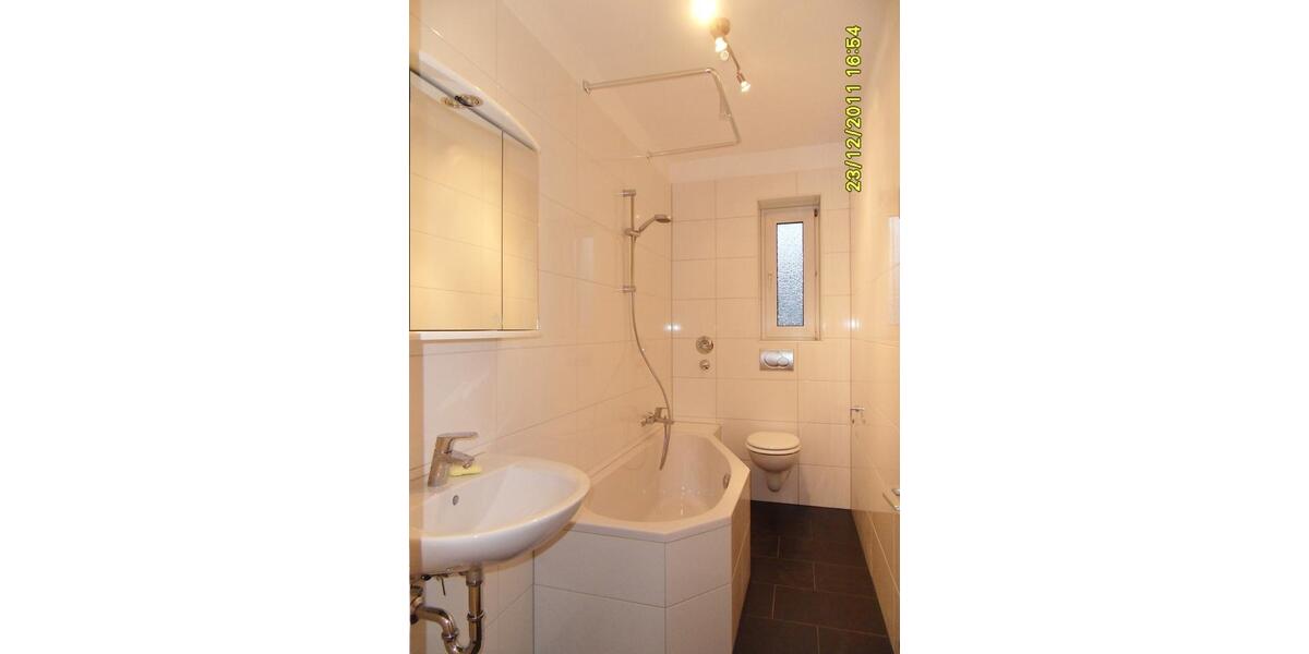 Do.-Kaiserstraßenviertel, helle und wohnliche Hochparterrewohnung mit Tageslichtbad und Balkon 3 zimmer