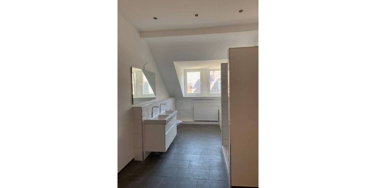 Etagenwohnung Baden-Baden Innenstadt - 4 Zimmer, 170 m&sup2;, 980&euro; | Angebot:26310300