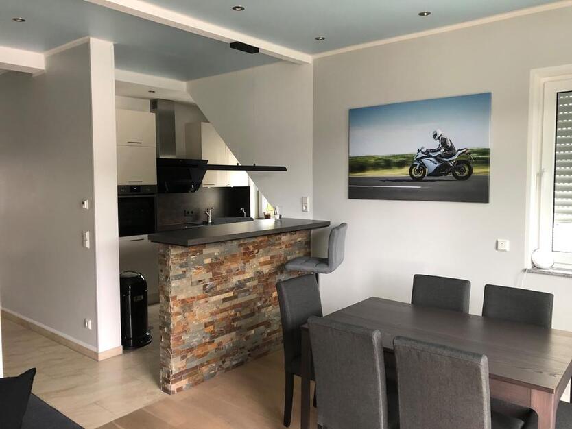 Moderne 2,5 Zimmer Wohnung mit Blick auf die Agger