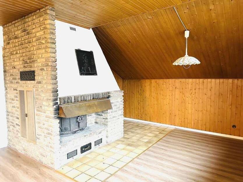 Helle Dachgeschosswohnung in Niederquembach- Schöffengrund zimmer