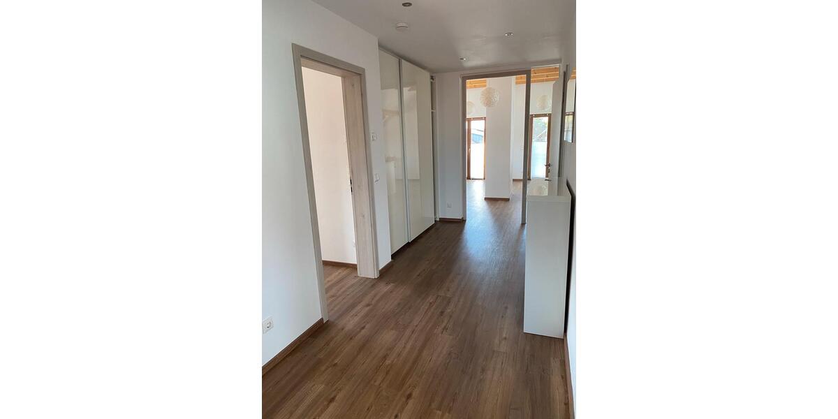 Dachgeschoßwohnung Freudenberg - 3 Zimmer, 120 m&sup2;, 960&euro; | Angebot:25641012