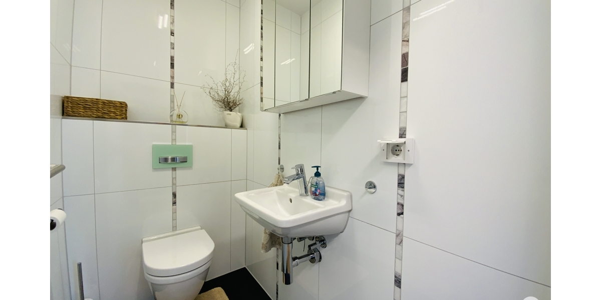 Wohnen auf einer Ebene Moderne, hochwertige 3 Zimmer-Wohnung mit Bungalow-Charakter - Erdgeschoßwohnung Düsseldorf Heerdt | Angebot:27239620