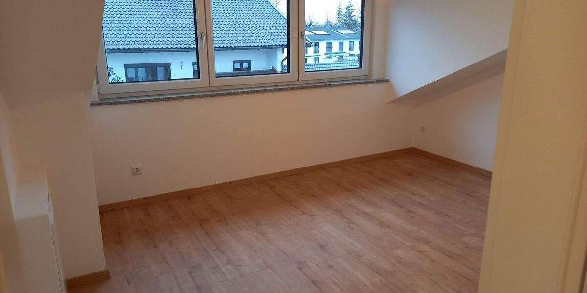 Schöne Doppelhaushälfte 5 zimmer