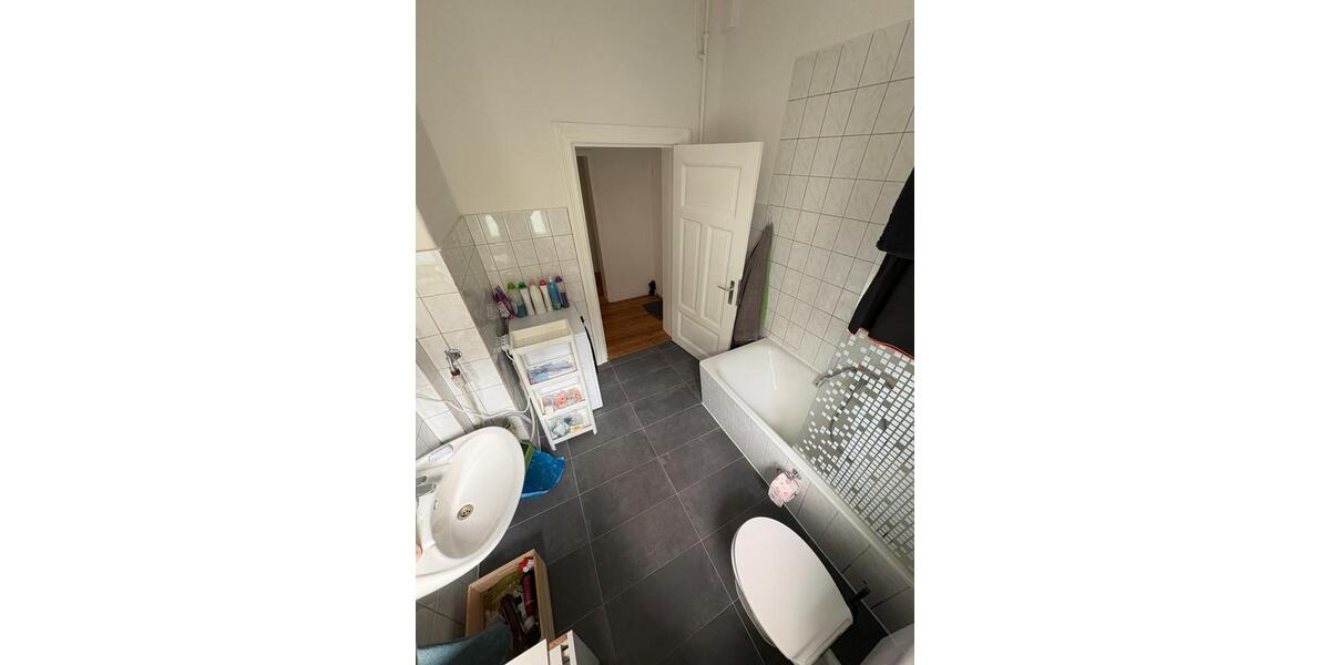 3er-WG | großes, helles Zimmer | Altbau | Holzdielen | ab Dez. 1 zimmer