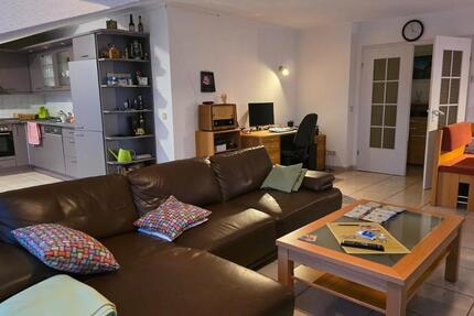 Wunderschöne 3-Zimmer-Dachgeschosswohnung mit Balkon in gepflegtem 6-Familienhaus 3 zimmer