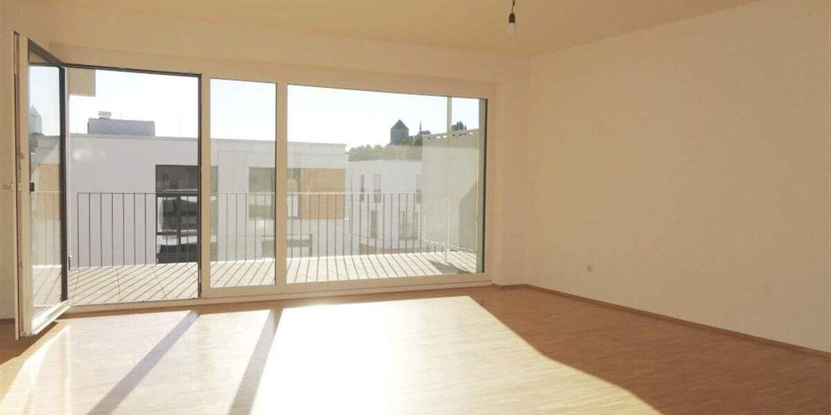 Moderne 3 Zimmer Wohnung mit EBK, Sonnenterrasse, Fernblick. Frisch renoviert. 3 zimmer