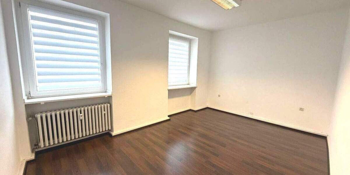 Gewerbeobjekt Düsseldorf Stadtmitte - 4 Zimmer, 87 m&sup2;, 920&euro; | Angebot:25821690