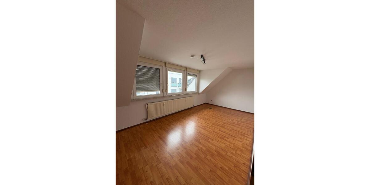Dachgeschoßwohnung Bruchsal - 3 Zimmer, 70 m&sup2;, 805&euro; | Angebot:26648268