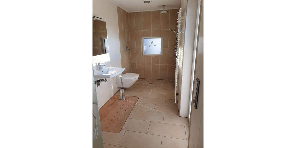 * ALLEIN-LAGE und NATUR-PUR * -- Einfamilienhaus am Ortsrand 6 zimmer