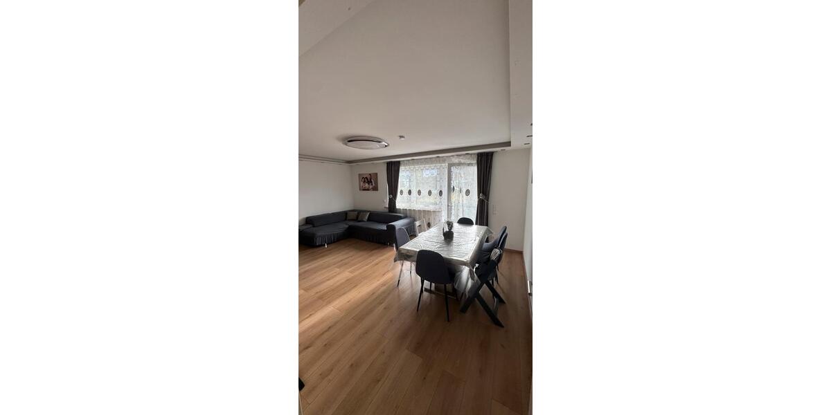 Etagenwohnung Böblingen - 4 Zimmer, 100 m&sup2;, 2.200&euro; | Angebot:24677436