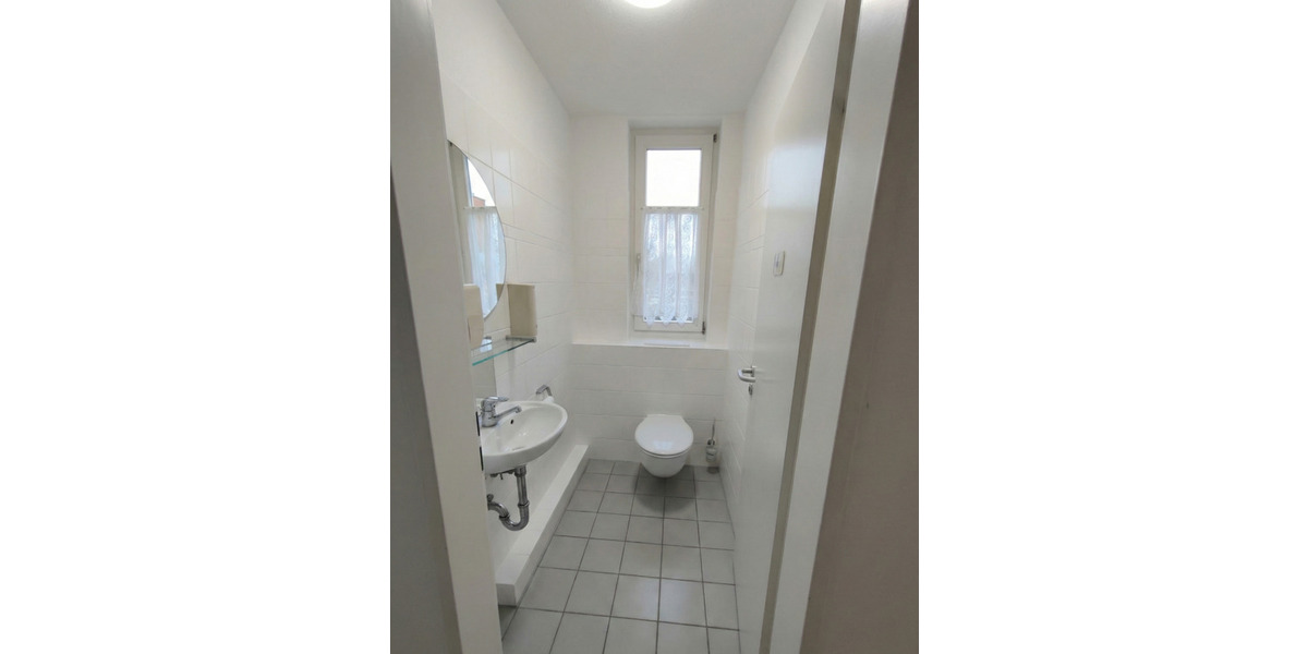 Etagenwohnung Neustrelitz - 5 Zimmer, 105 m&sup2;, 1.000&euro; | Angebot:24837711