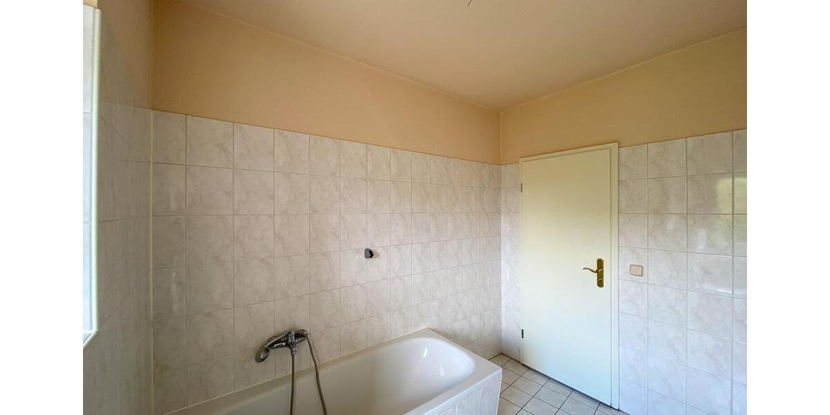 Etagenwohnung Naumburg (Saale) - 4 Zimmer, 82 m&sup2;, 533&euro; | Angebot:17822265