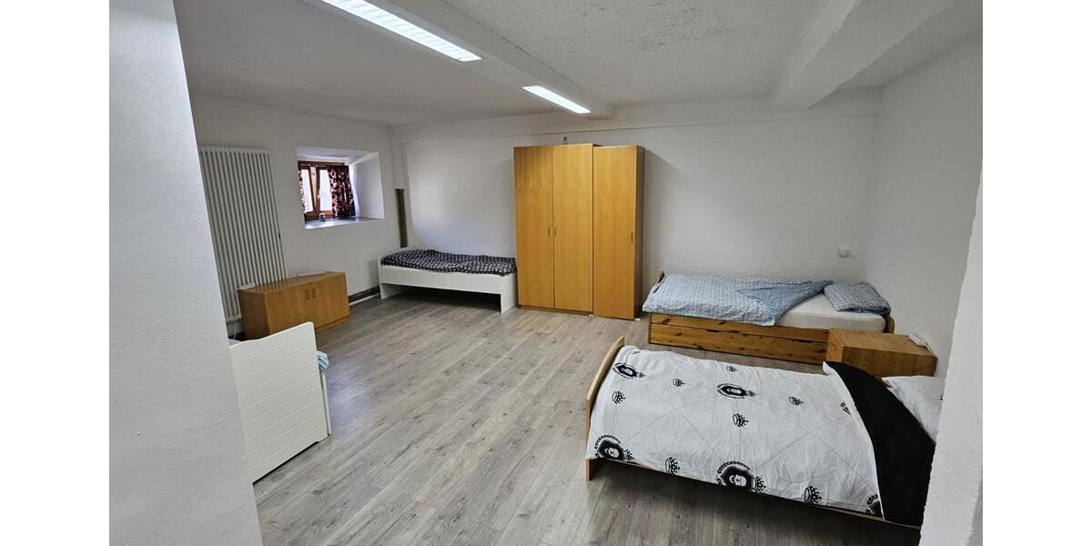 Erdgeschoßwohnung Holzkirchen - 5 Zimmer, 175 m&sup2;, 550&euro; | Angebot:25977286