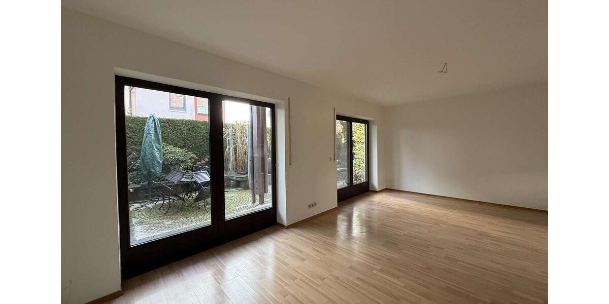 Großz. DHH beste Lage, ca. 130 m² Wfl., 5 Zi., Bj. 1983, Kanal nur 50 m entfernt, Garage + Carport ! 5 zimmer