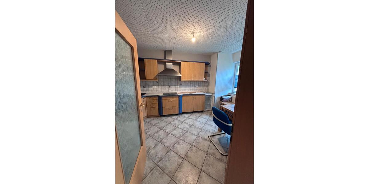 Etagenwohnung Meiningen - 4 Zimmer, 130 m&sup2;, 1.200&euro; | Angebot:23498851