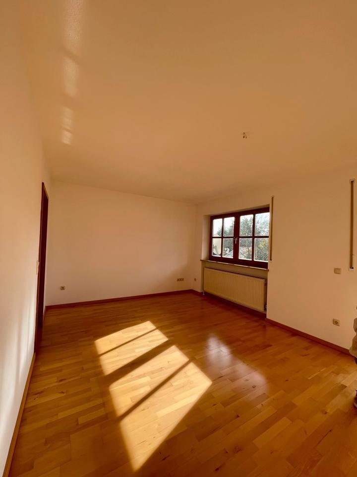 Sonnige 2-Zimmer Wohnung mit Balkon, EBK + Gartenanteil