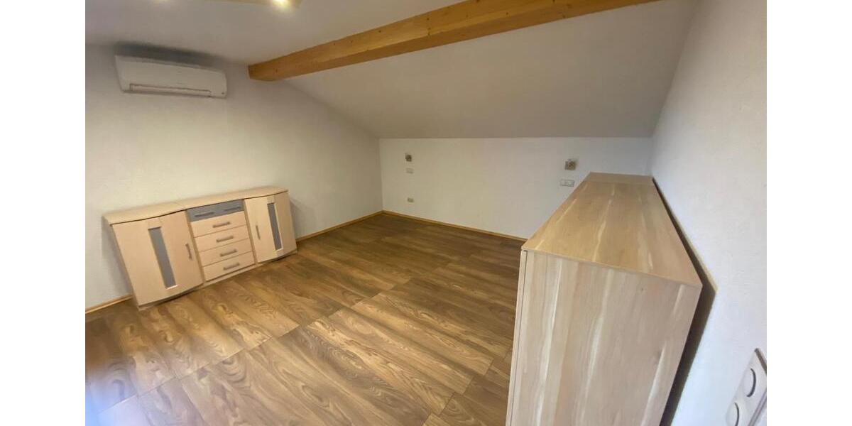 Dachgeschoßwohnung Arnbruck - 5 Zimmer, 111 m&sup2;, 800&euro; | Angebot:26261869
