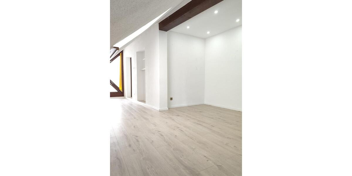 2-ZI-Wohnung (DG) im Zentrum von Lage (Haustierfreundlich) 2 zimmer