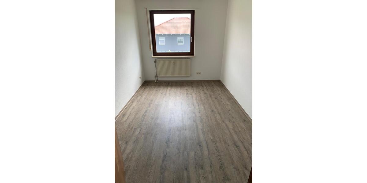 Erdgeschoßwohnung Freihung - 3 Zimmer, 85 m&sup2;, 685&euro; | Angebot:26636152