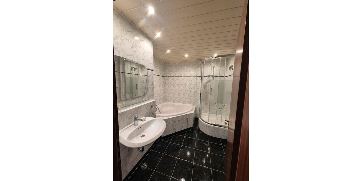 Dachgeschoßwohnung Duisburg Hochheide - 2 Zimmer, 90 m&sup2;, 896&euro; | Angebot:26068541