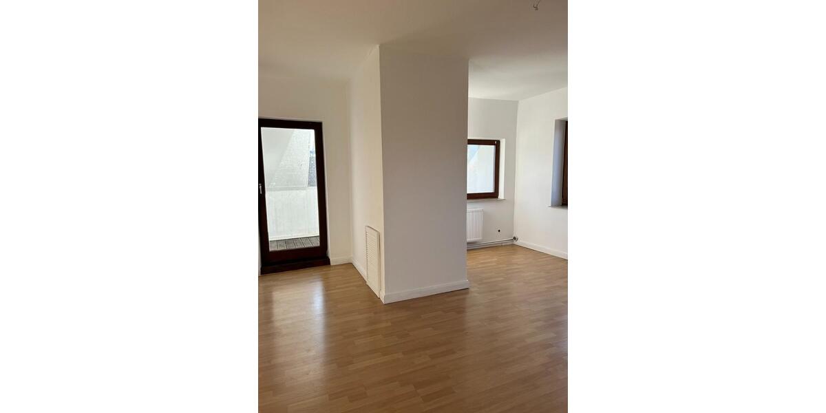 Dachgeschoßwohnung Braunschweig Wabe-Schunter-Beberbach - 3 Zimmer, 90 m&sup2;, 855&euro; | Angebot:25512150