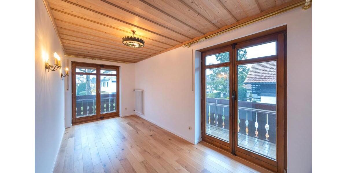 Lichtdurchflutetes Einfamilienhaus mit Süd-Ostterrasse und schönem Garten 6 zimmer