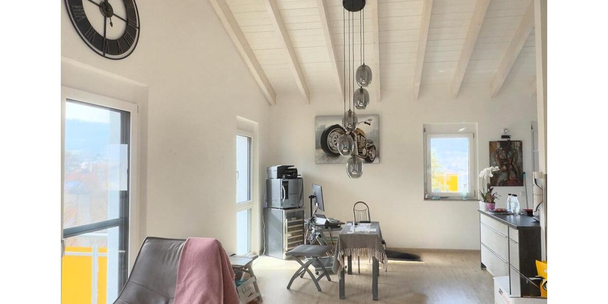 Dachgeschoßwohnung Neuffen - 3 Zimmer, 93 m&sup2;, 1.550&euro; | Angebot:26130342