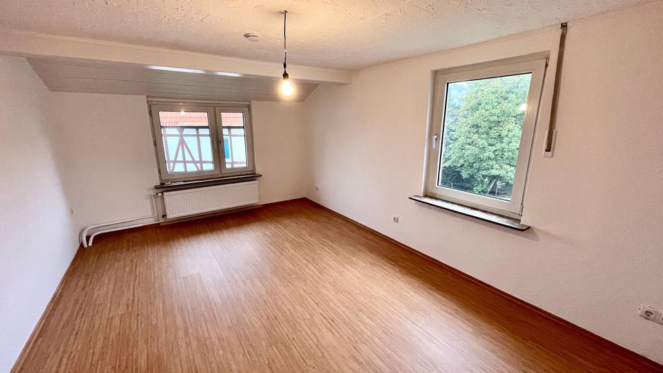 Charmante Doppelhaushälfte mit 4 Zimmern, Küche und kleinem Garten! 4 zimmer