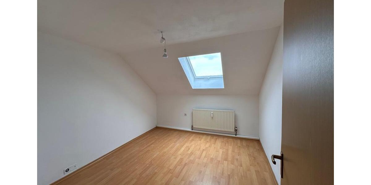 Dachgeschoßwohnung Poppenricht - 3.5 Zimmer, 80 m&sup2;, 620&euro; | Angebot:25978840
