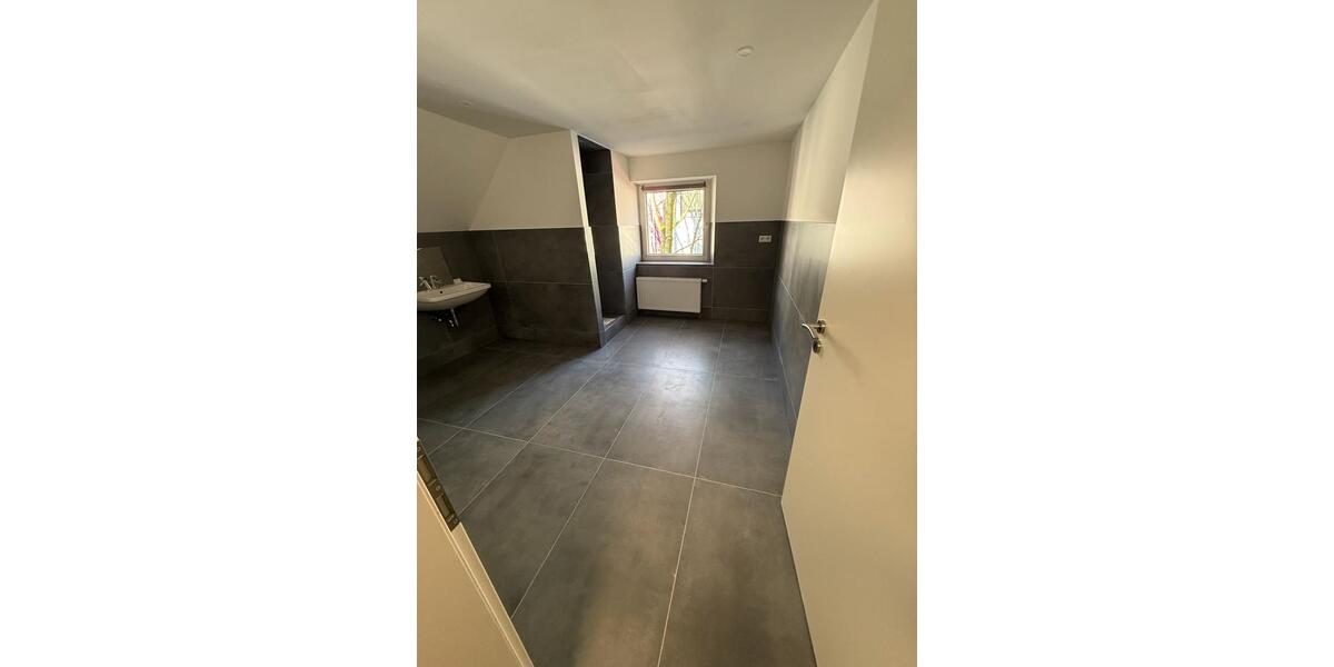 Dachgeschoßwohnung Krefeld - 2 Zimmer, 62 m&sup2;, 600&euro; | Angebot:25052522