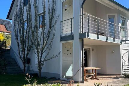 Haus Wenzenbach - 6 Zimmer, 160 m&sup2;, 2.000&euro; | Angebot:26163411