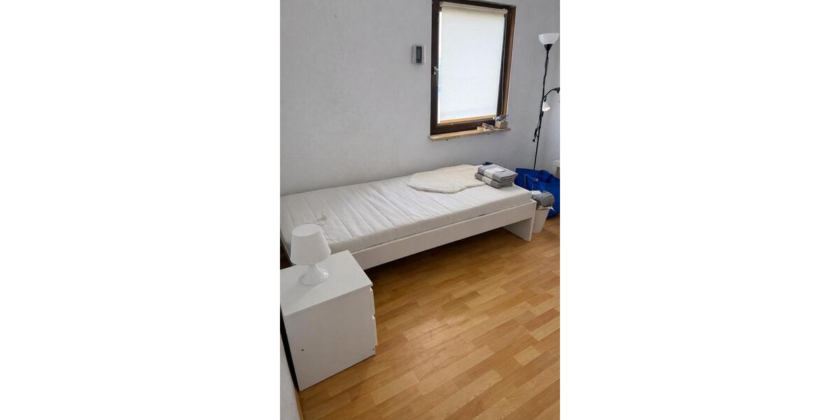 Teil möbliertes Zimmer mit eigener Dusche & WC zu vermieten 1 zimmer