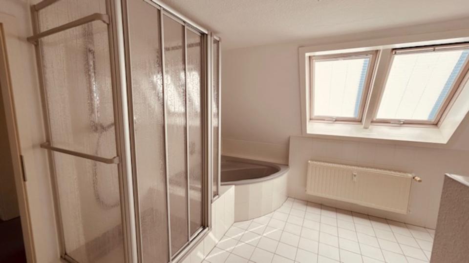 Dachgeschoßwohnung Halver - 3 Zimmer, 117 m&sup2;, 900&euro; | Angebot:25988805