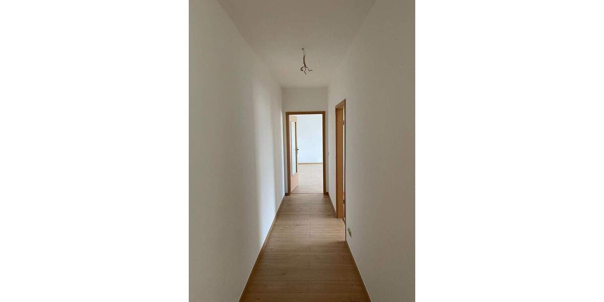 Etagenwohnung Roßwein - 3 Zimmer, 70 m&sup2;, 385&euro; | Angebot:25999174