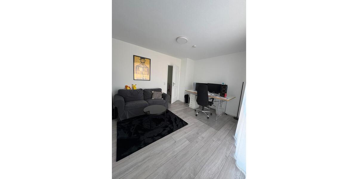 Freies Zimmer in Mädels-WG 4 zimmer