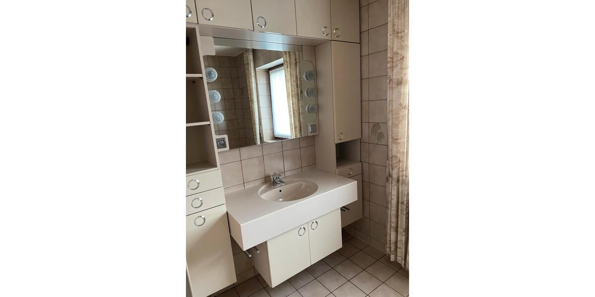 Erdgeschoßwohnung Bad Driburg - 6 Zimmer, 150 m&sup2;, 1.425&euro; | Angebot:25892855