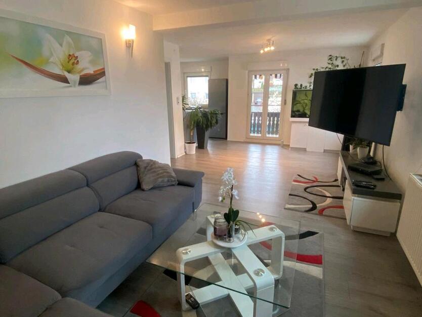 Schöne 3 Zimmerwohnung in Reiheneckhaus 85qm