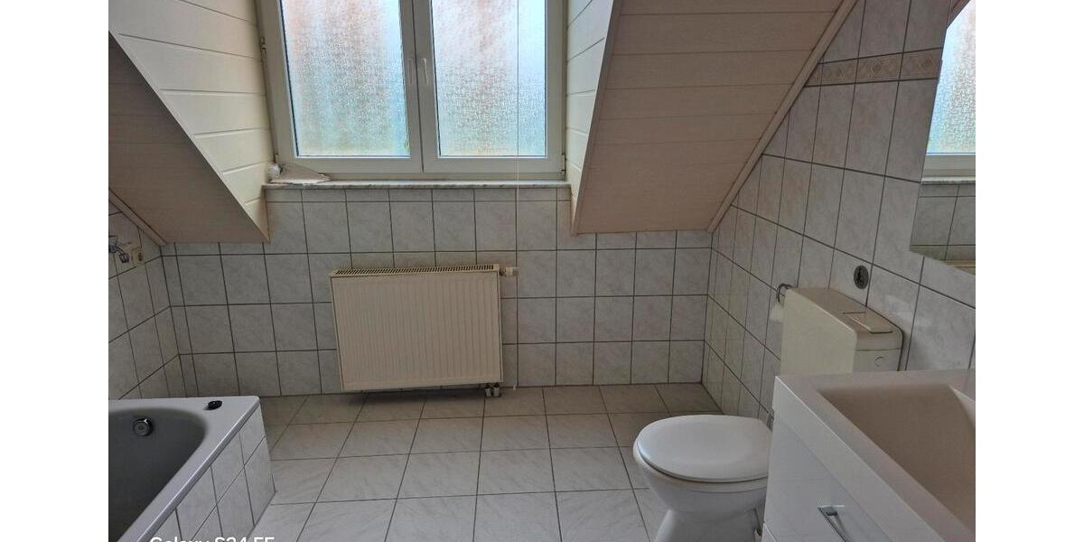 Dachgeschoßwohnung Ehringshausen - 4 Zimmer, 110 m&sup2;, 1.200&euro; | Angebot:24650386