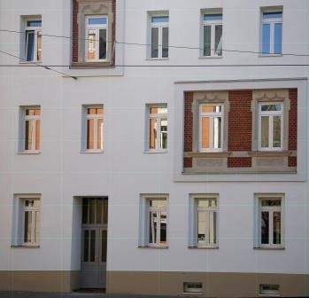 Qualitative Erdgeschoss- WE mit Balkon, FB-Heizung, Bad mit Dusche, Wanne, Fenster 2 zimmer