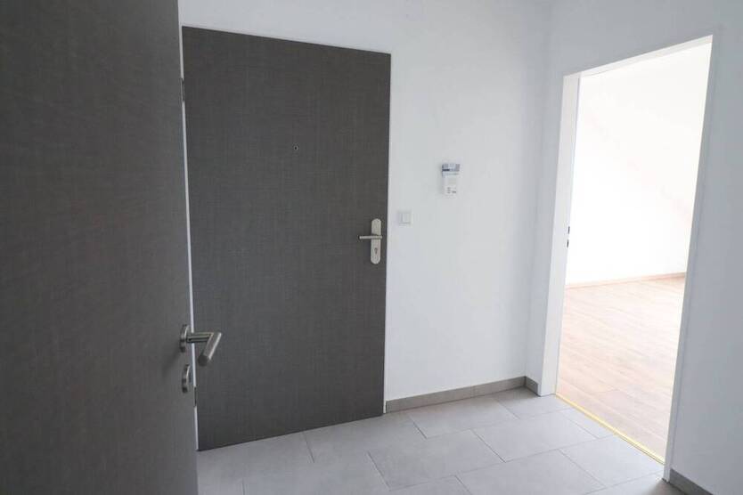Aufgrund der großen Nachfrage, ist eine Bearbeitung ohne näheren Angaben leider nicht möglich. 2 Zimmer -Wohnung
