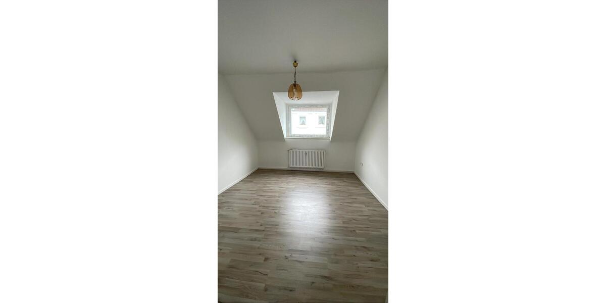Dachgeschoßwohnung Duisburg Duisburg-Mitte - 3 Zimmer, 52 m&sup2;, 720&euro; | Angebot:26045451